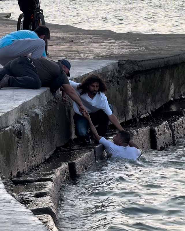 Samsun'da polisten kaçarken denize atladı!