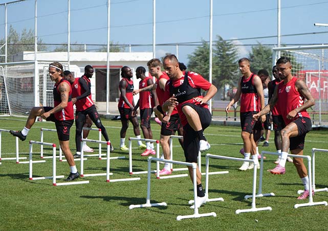 Samsunspor kaptanı Zeki Yavru: ‘İnşallah bizim adımıza iyi bir sezon olur’