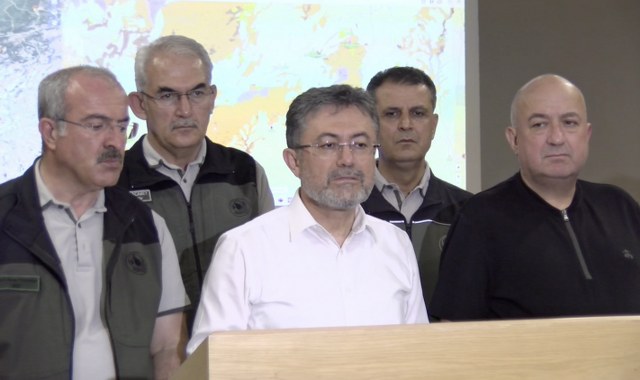 Bakan Yumaklı'dan Çanakkale'deki yangınlarla ilgili açıklama! 4 gözaltı