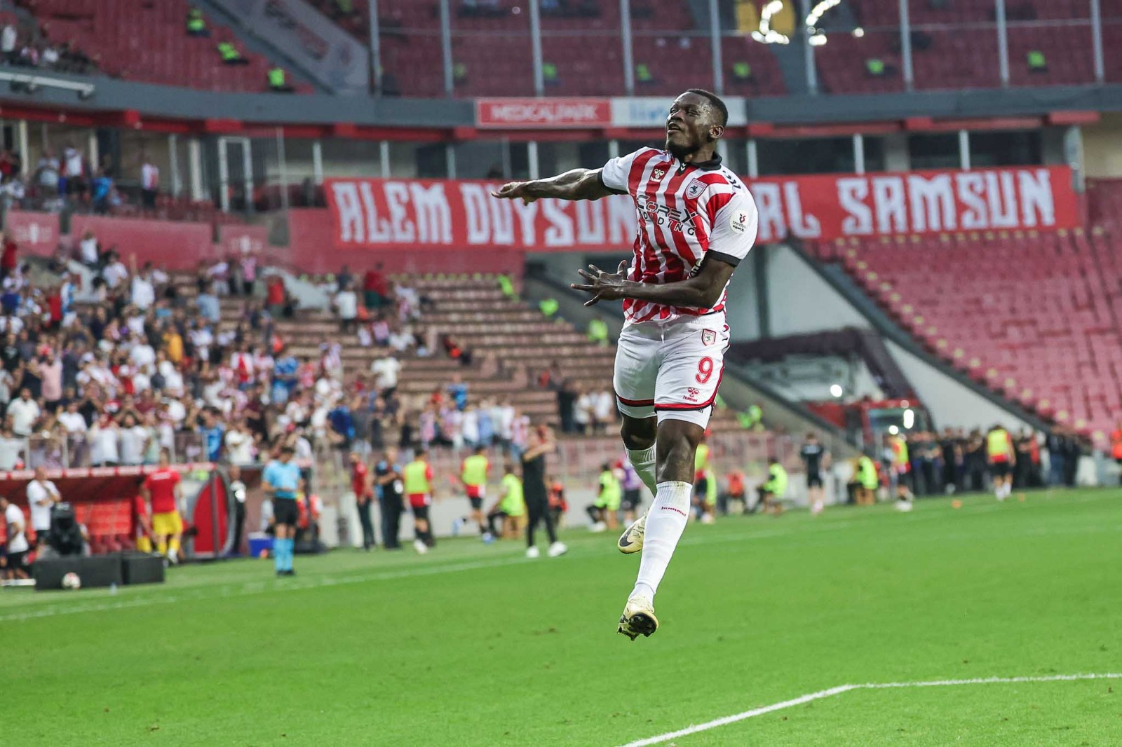 Samsunspor- Gençlerbirliği maçında ilk yarı sona erdi