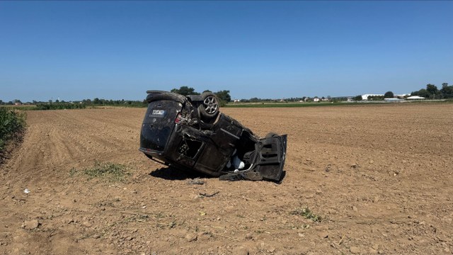 Samsun’da hafif ticari araç tarlaya devrildi! Sürücüsü yaralandı