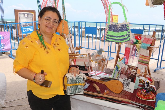 Kursta öğrendi evde üretti! Samsun'da atık kumaşlardan sanat