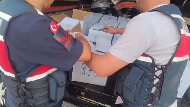 Samsun'da adblue bidonlarına gizlenmiş etil alkol ele geçirdi