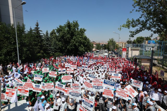 Memur-Sen'den 81 ilde eş zamanlı toplu sözleşme eylemi