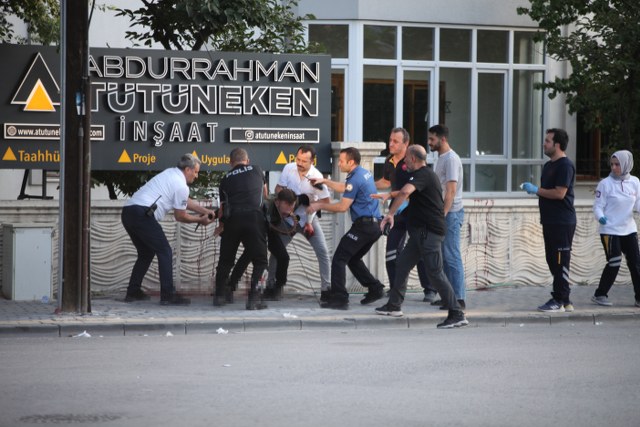 Sevgilisinden ayrılan bir genç, dehşet saçtı!