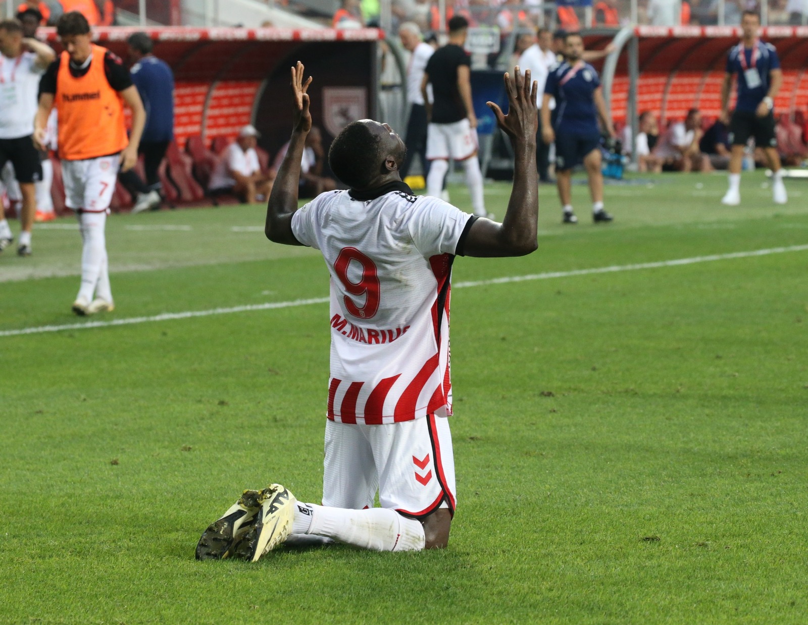 Samsunspor gol silahı Marius Mouandilmadji lige yeni yükselen takımların korkulu rüyası