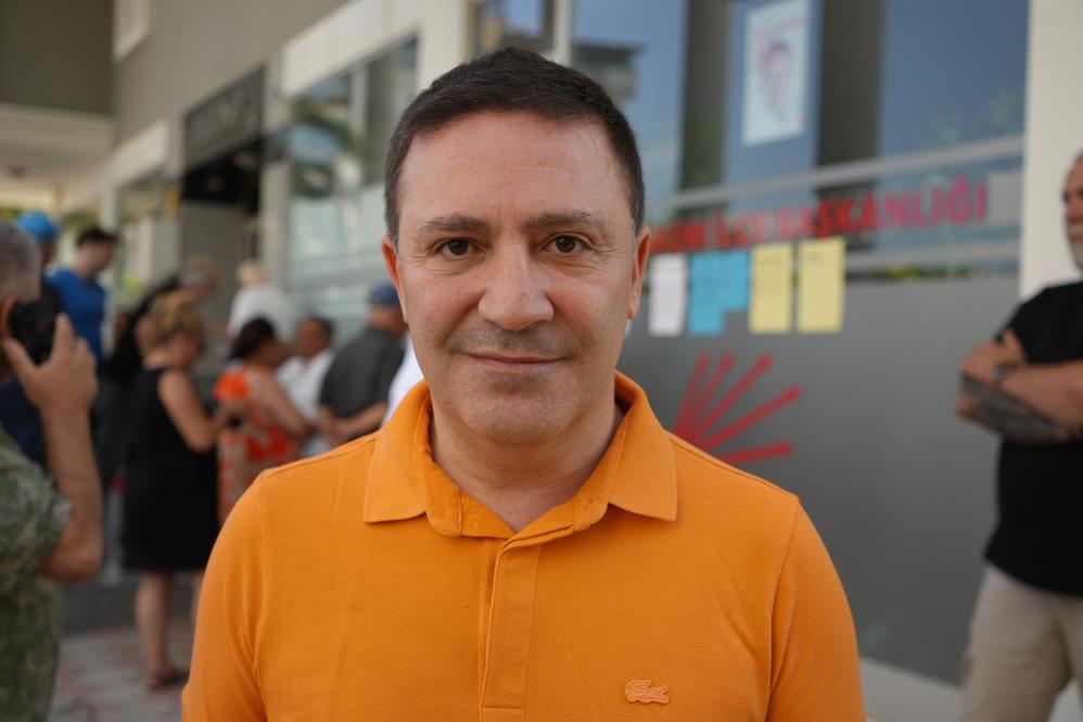 Samsun’da CHP’nin delege seçimlerindeki kavgada Prof. Dr. Şevket Özkaya yüzüne tekme yedi