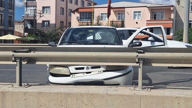 Samsun'da kamyonla otomobil çarpıştı! 1 kişi yaralandı 