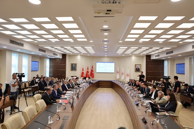 Memurlar pazartesi iş bırakacak