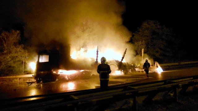 Samsun'da seyir halindeyken yanan tır kabus yaşattı! 1 kişi yaralandı
