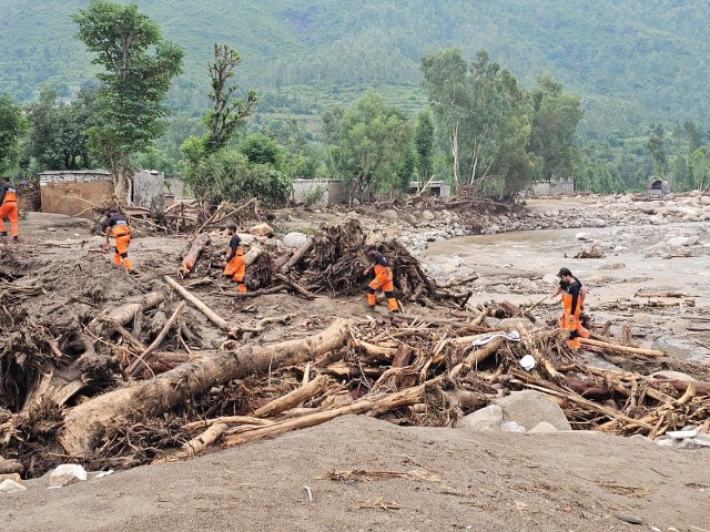 Muson yağmurları can almaya devam ediyor! 645 kişi öldü