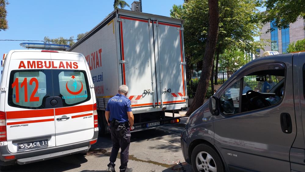 Samsun'da dolmuş kamyona çarptı! Yaralılar var