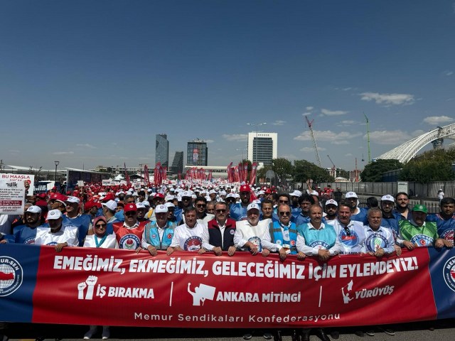 Memur-Sen Hazine ve Maliye Bakanlığı'na yürüdü