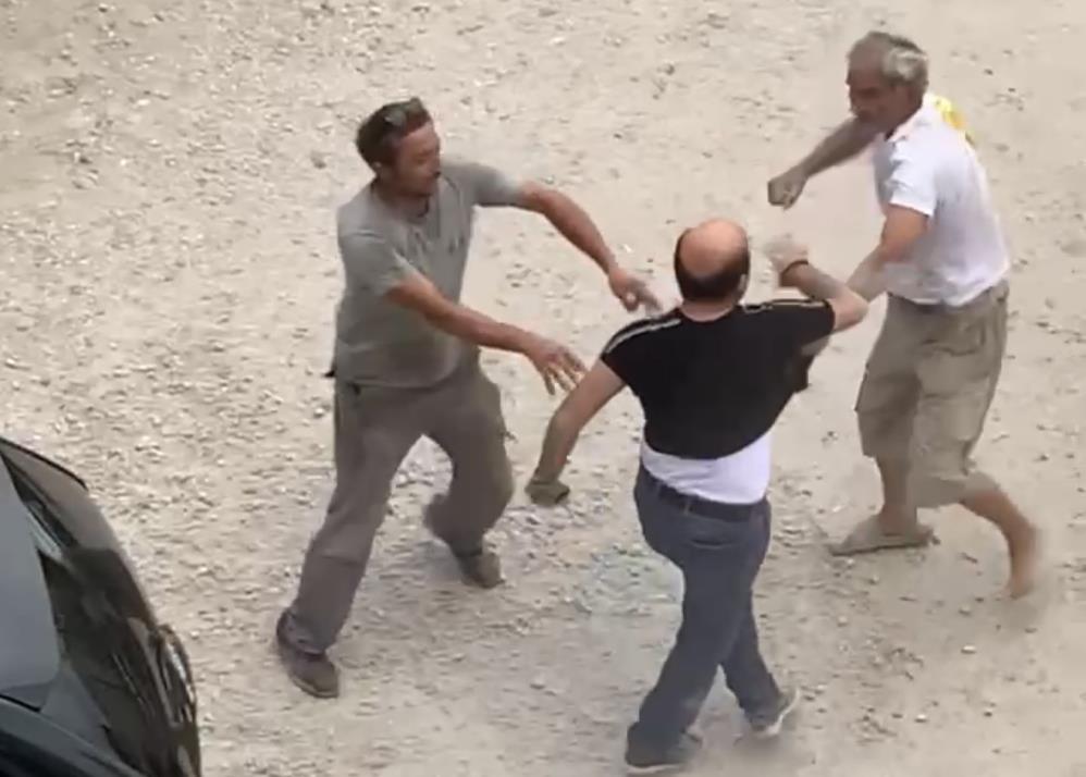 Samsun'da otoparkta silahlı kavga! Olay anı kamerada