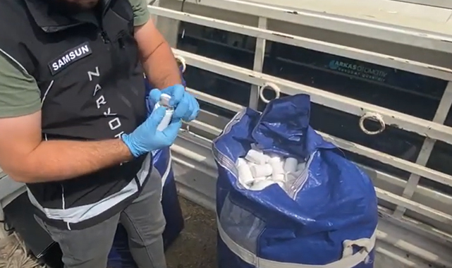 Samsun'da karpuz yüklü kamyonette 110 bin uyuşturucu hap ve para ele geçirildi