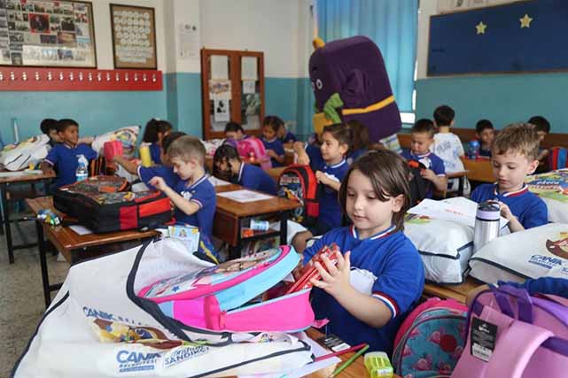 Bir Canik Belediyesi klasiği! Okula başlayan tüm öğrencilere çanta ve kırtasiye seti