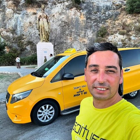 Bıçaklı saldırıda hayatını kaybetmişti! Taksi şoförü toprağa verildi