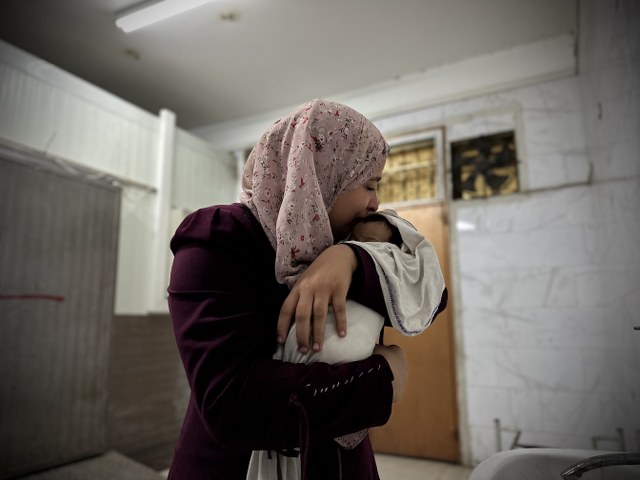 Gazze'de 2 aylık bebek yetersiz beslenme nedeniyle yaşamını yitirdi
