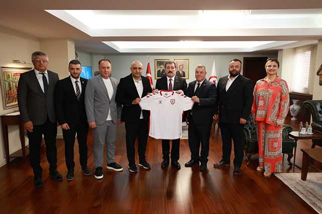 Samsunspor okula yeni başlayan öğrencilere defter kalem dağıtacak
