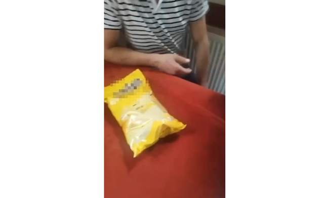 Samsun'da cips paketinden uyuşturucu çıktı! Silahlar ele geçirildi