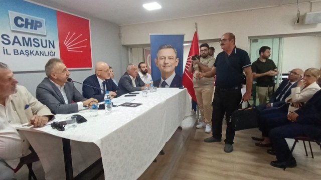 CHP'de gergin toplantı! Gazeteciler salonu terk etti