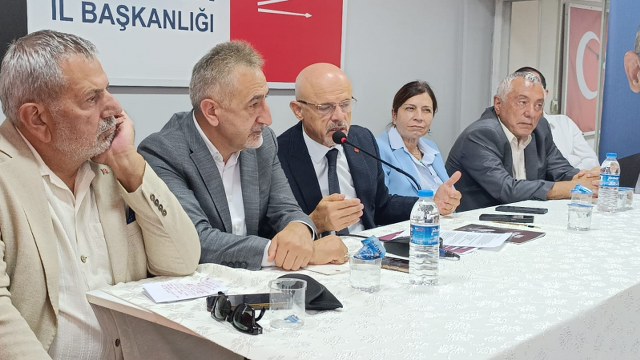 CHP'de gergin toplantı! Gazeteciler salonu terk etti