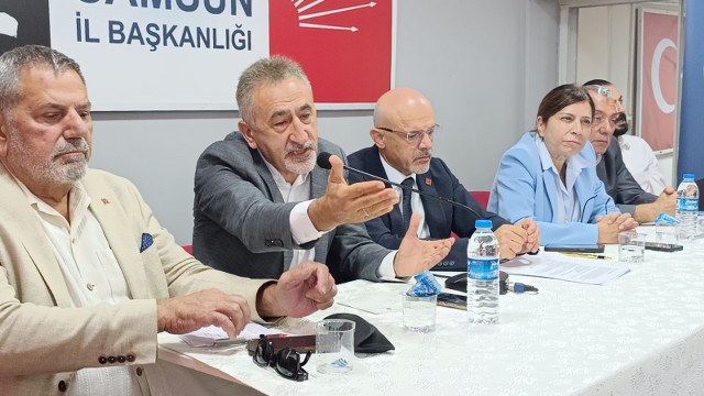 CHP'de gergin toplantı! Gazeteciler salonu terk etti