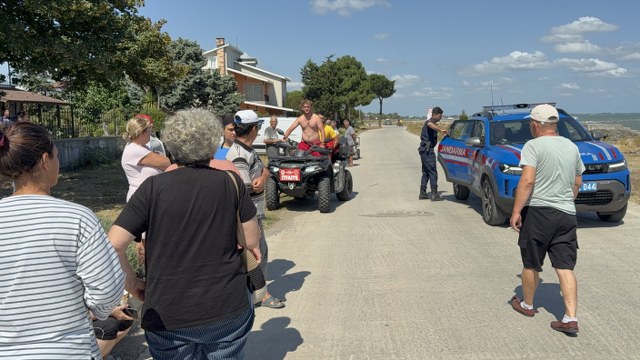 Samsun'da yaşlı adam denizde boğulma tehlikesi geçirdi
