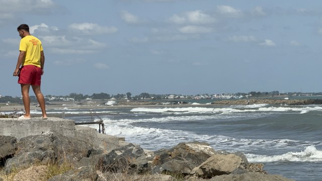 Samsun'da yaşlı adam denizde boğulma tehlikesi geçirdi