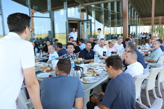 Türk ve Yunan gazeteciler kahvaltıda buluştu