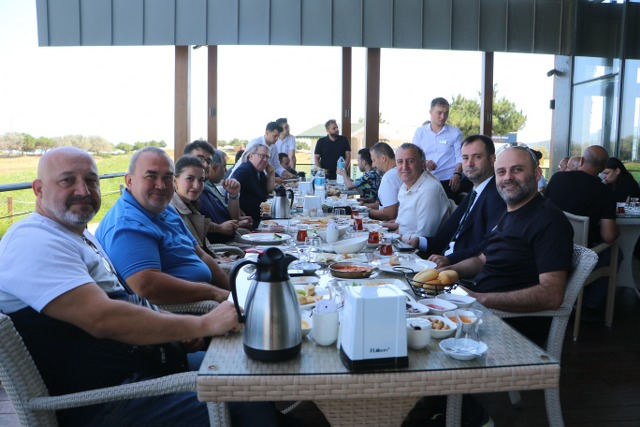 Türk ve Yunan gazeteciler kahvaltıda buluştu