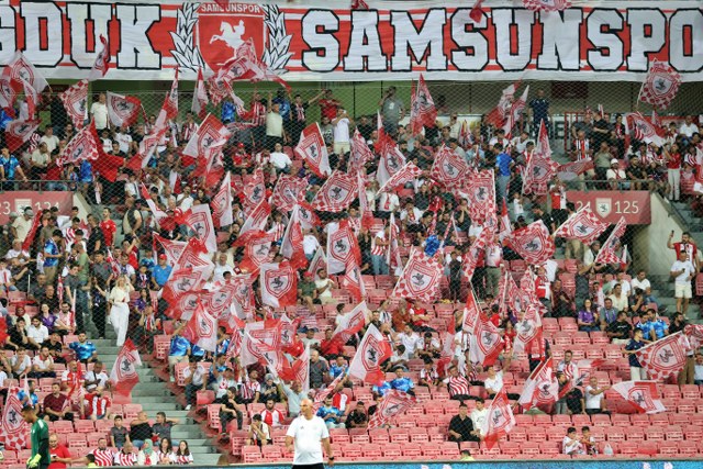 Samsunspor taraftarından dev pankart! Bizden korkun