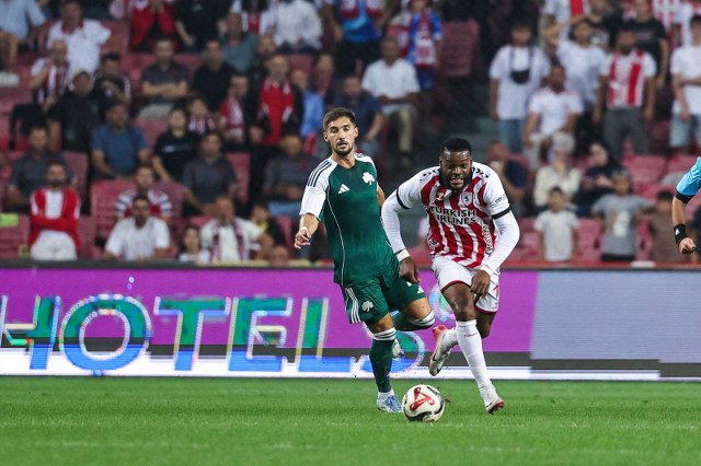 Samsunspor Panathinaikos'a elenerek Konferans Ligi'ne kaldı