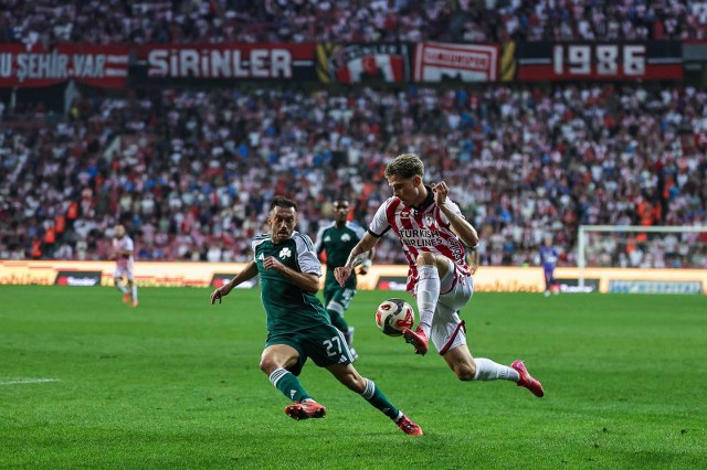 Samsunspor Panathinaikos'a elenerek Konferans Ligi'ne kaldı