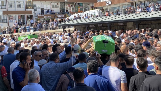 Samsun'da denizde boğulan 2 gencin cenazesi defnedildi