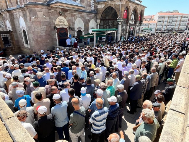 Samsun'da denizde boğulan 2 gencin cenazesi defnedildi