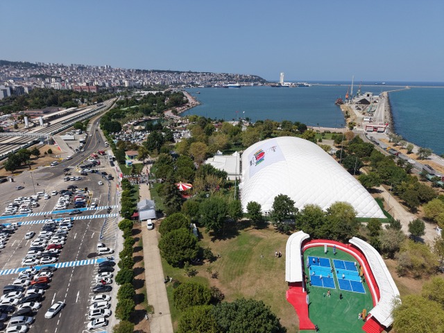 Türkiye'nin en büyük kapalı şişme oyun parkı Balonya Samsun'da açıldı