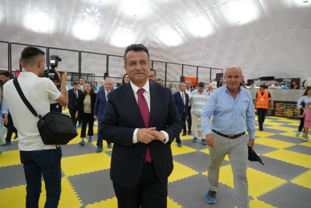 Türkiye'nin en büyük kapalı şişme oyun parkı Balonya Samsun'da açıldı