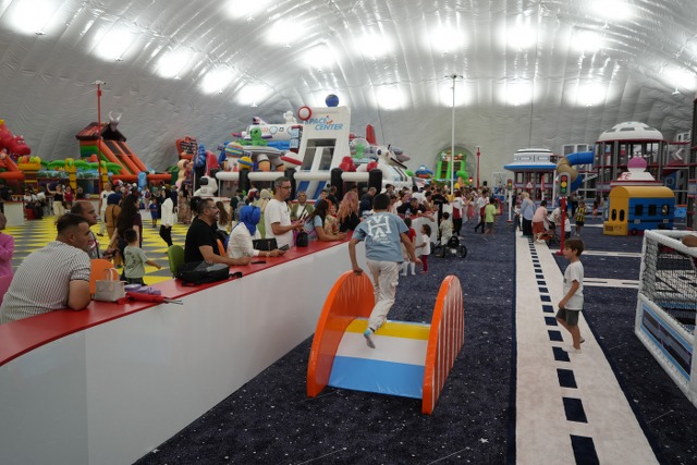 Türkiye'nin en büyük kapalı şişme oyun parkı Balonya Samsun'da açıldı