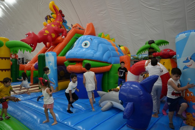 Türkiye'nin en büyük kapalı şişme oyun parkı Balonya Samsun'da açıldı