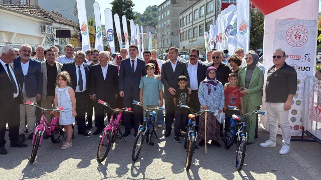 3. Uluslararası Kurtuluş Yolu Bisiklet Turu'nun 4. Etabı Alaçam'da start verildi