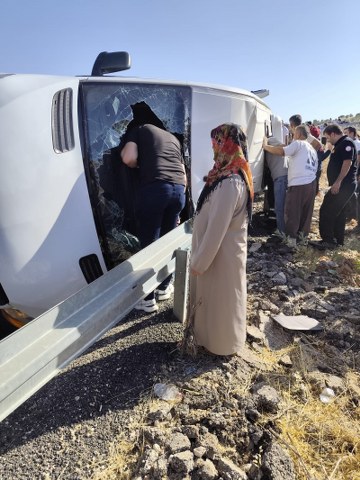Diyarbakır'da feci kaza! 1 kişi öldü, 15 kişi yaralandı