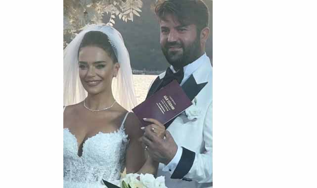 Ünlü oyuncu İpek Karapınar yönetmen Ali Balcı ile evlendi!