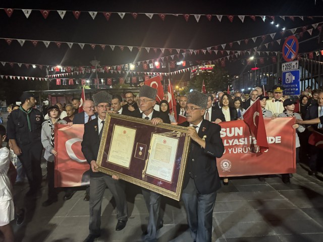 Samsun'da 30 Ağustos Zafer Bayramı'nda fener alayı