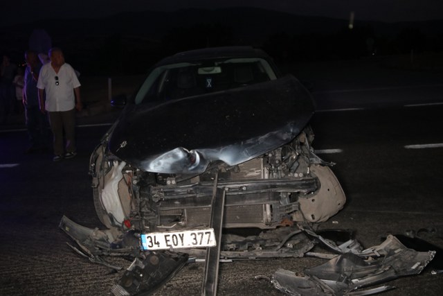 Amasya’da 2 otomobil çarpıştı!  5 kişi yaralandı