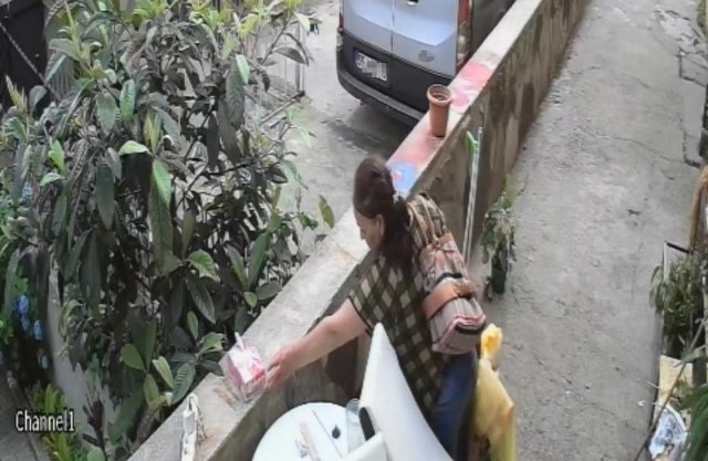 Samsun'da 14 defa aynı dükkandan hırsızlık yapan kadın saniye saniye kameralara yakalandı 