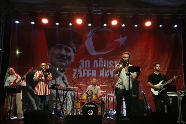 Samsun Atakum’da Zafer Bayramı coşku ile kutladı