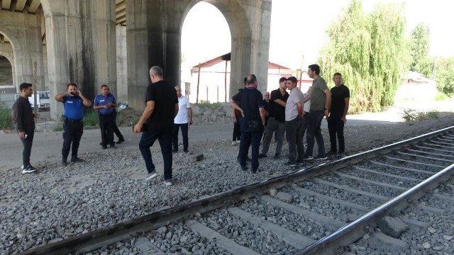 Malatya'da yaşlı adama yük treni çarptı! 