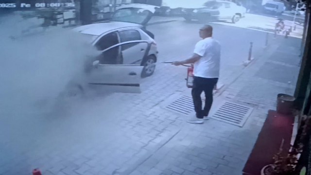 Seyir halindeki otomobil yandı!