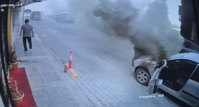 Seyir halindeki otomobil yandı!